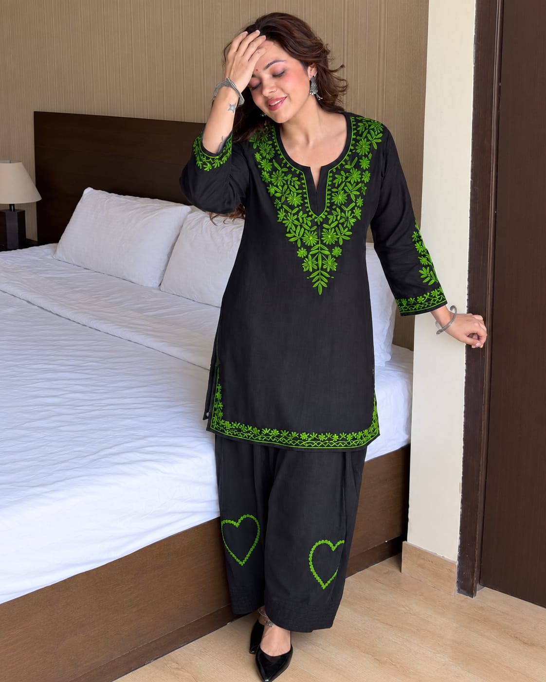 Gulnar Kasmiri Embroidery Farshi Set