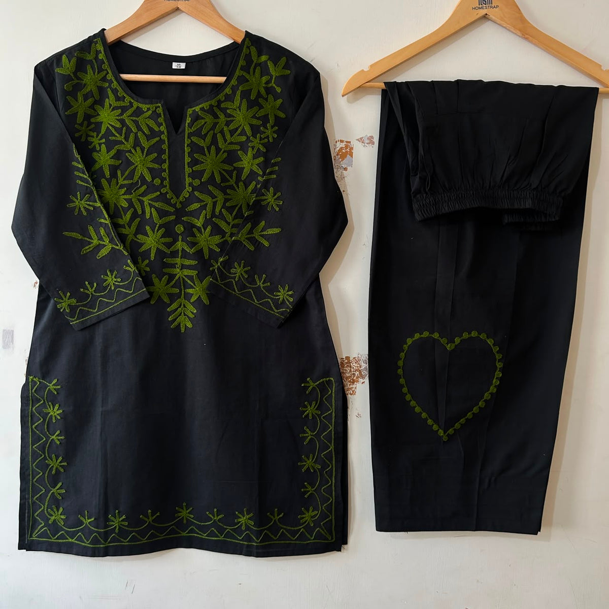 Gulnar Kasmiri Embroidery Farshi Set