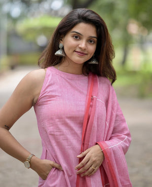 soft pink! 💗 Grab this halter neck Khadi cotton set