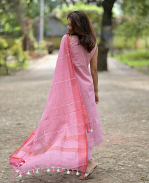 soft pink! 💗 Grab this halter neck Khadi cotton set