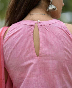 soft pink! 💗 Grab this halter neck Khadi cotton set