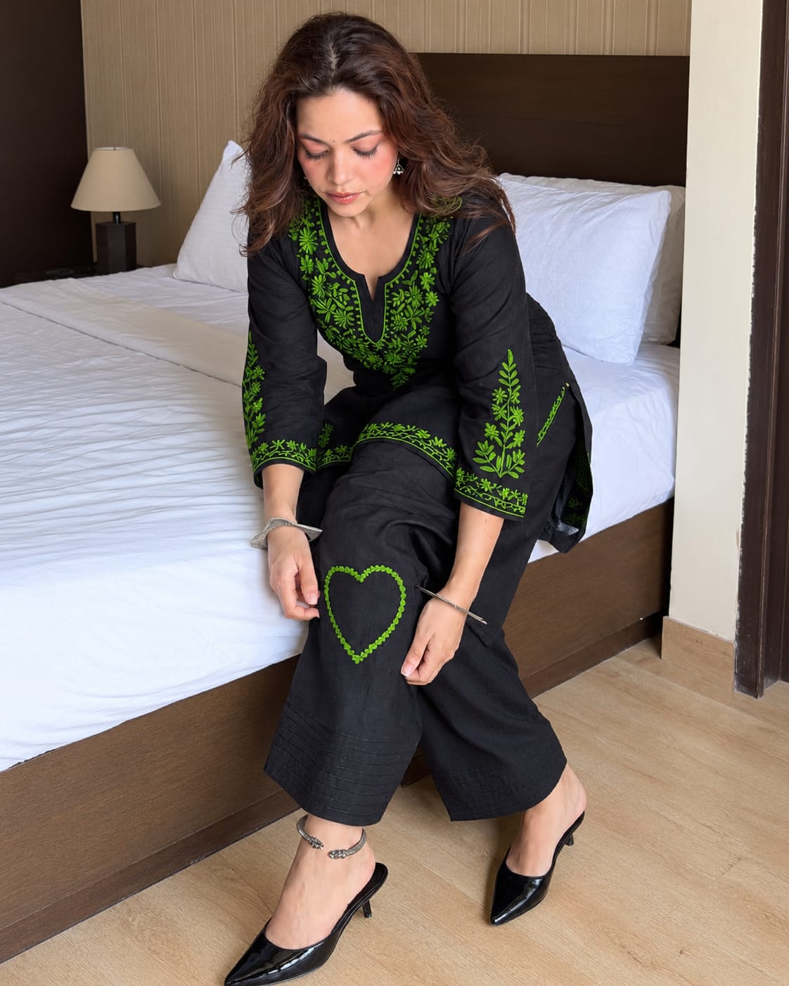 Gulnar Kasmiri Embroidery Farshi Set