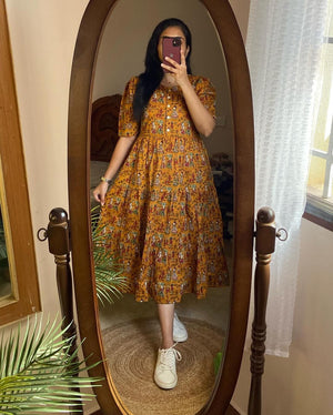 Woman wearing a comfortable summer dresses for everyday use in a colorful printed midi style by Cotton Suit
