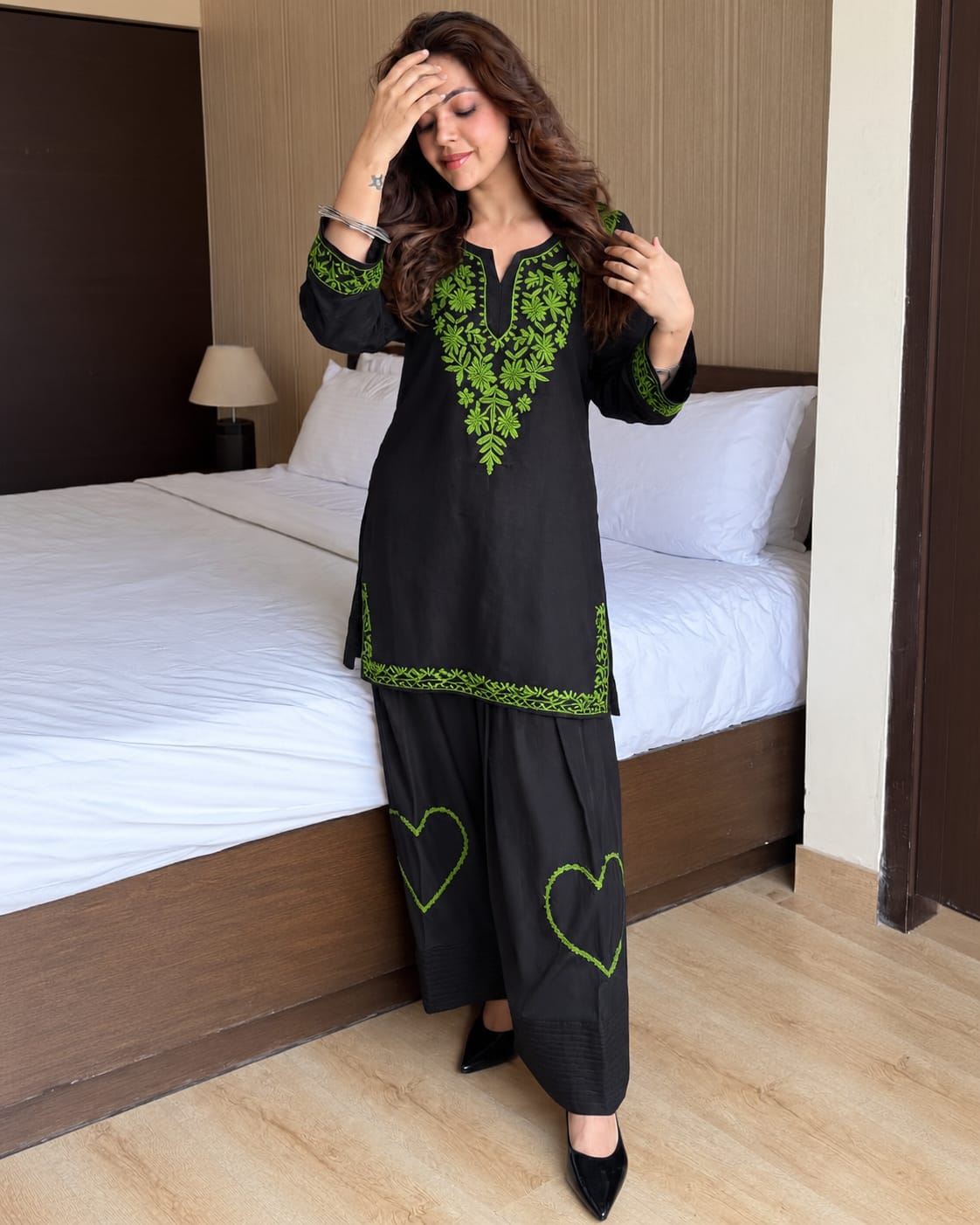 Gulnar Kasmiri Embroidery Farshi Set