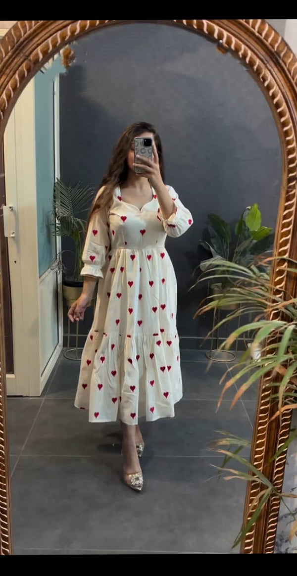 Woman wearing a white printed romantic dress for girls with red heart patterns and three-quarter sleeves