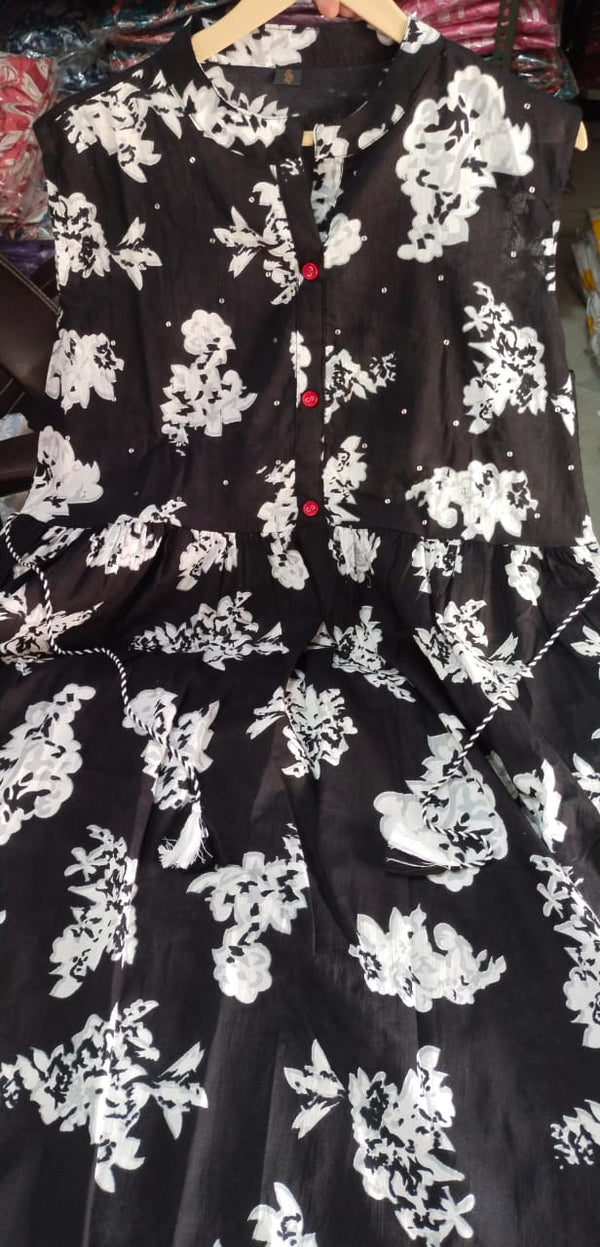  Cotton Suit sleeveless floral cotton dress in black with white flower prints and red buttons