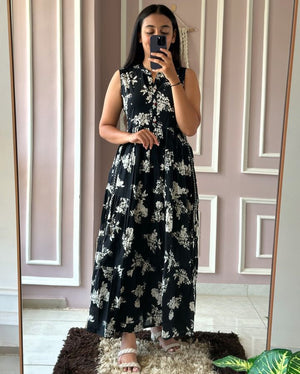  Cotton Suit sleeveless floral cotton dress in black and white worn by woman taking mirror selfie