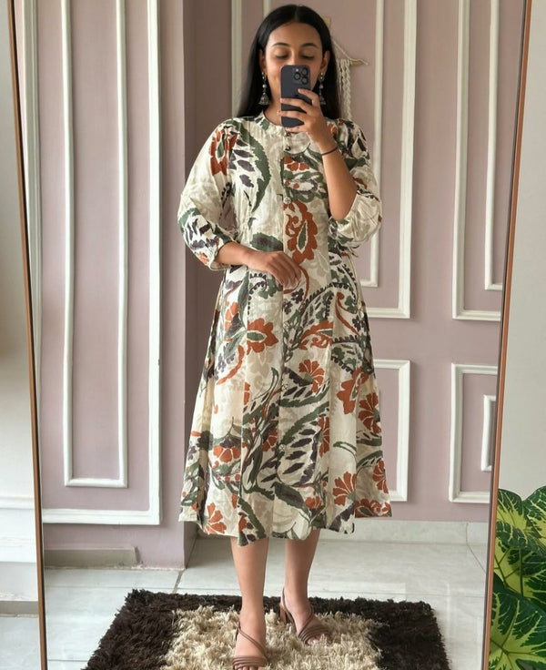  casual cotton midi gown with floral print and three-quarter sleeves worn by woman