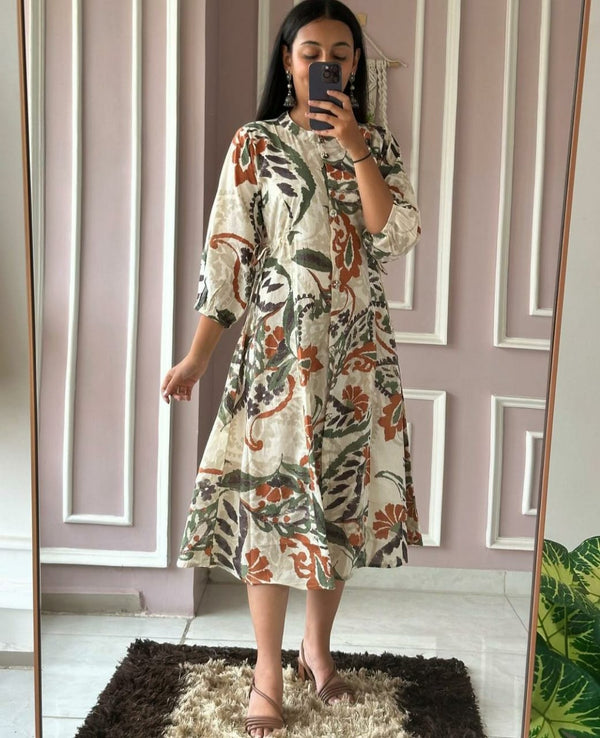 Cotton Suit casual cotton midi gown with floral print and three-quarter sleeves worn by woman